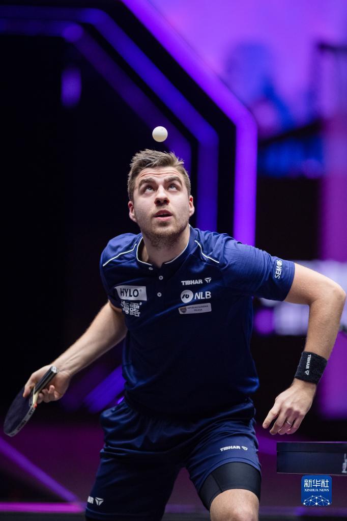 撑中场防线 撑中场防线